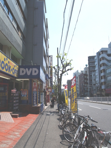 BOOKOFFが二軒ありまして、、、